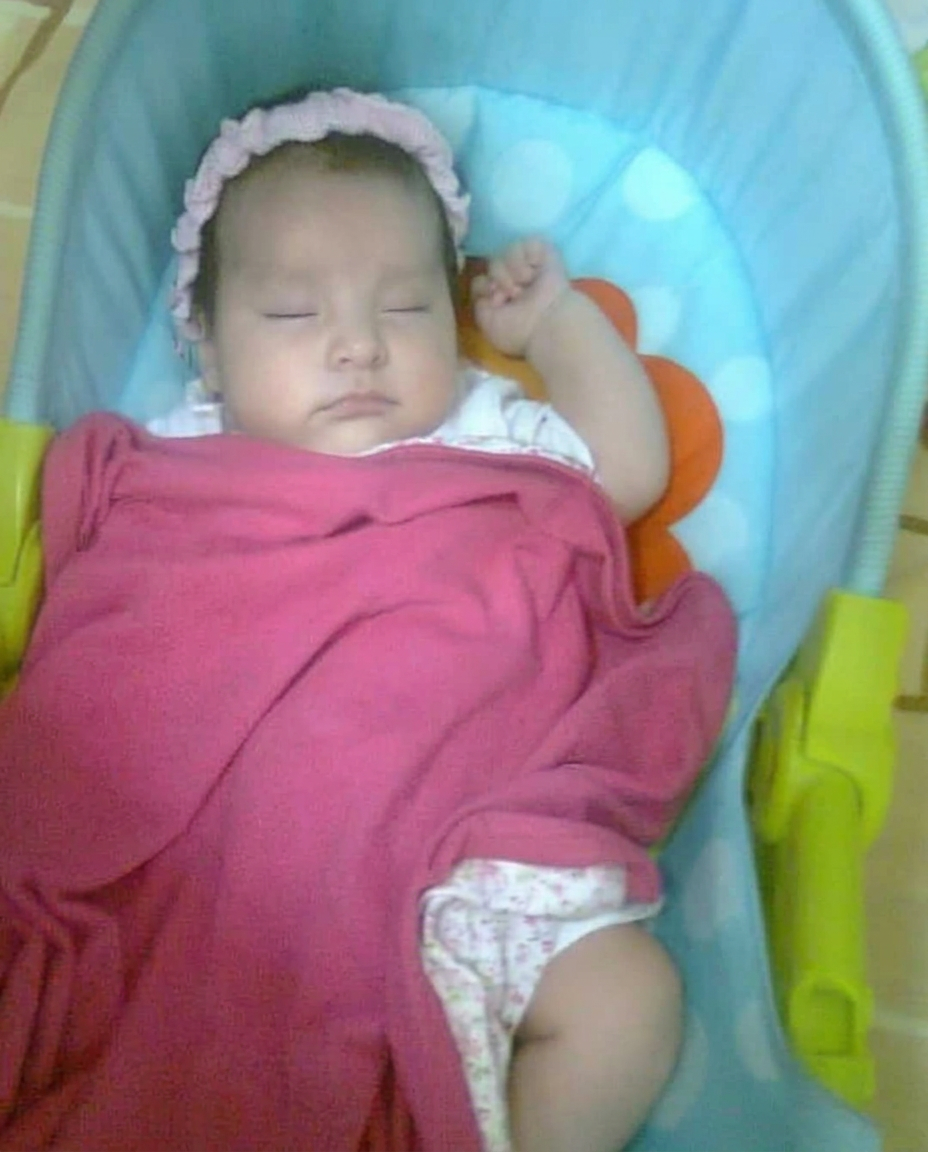 Angie bebé durmiendo